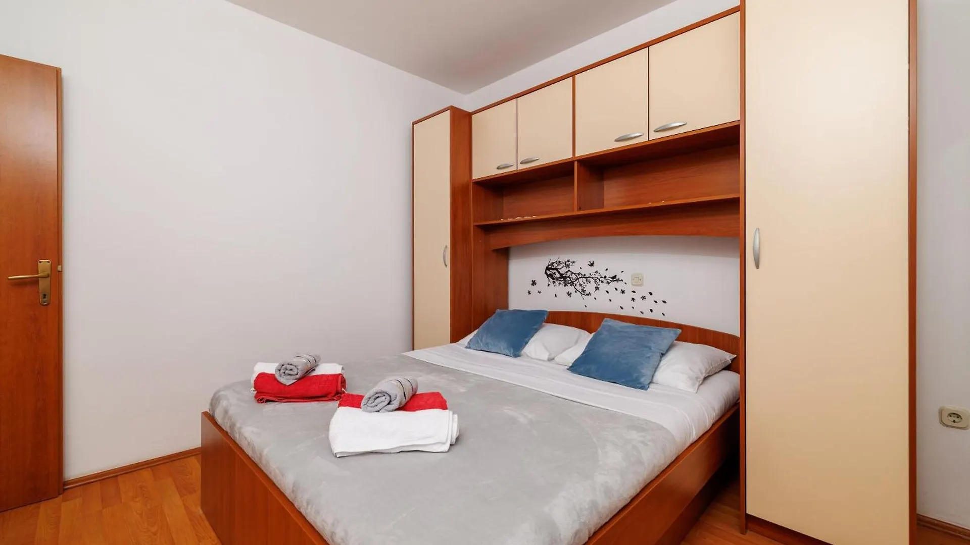 Apartments Klara لوبار