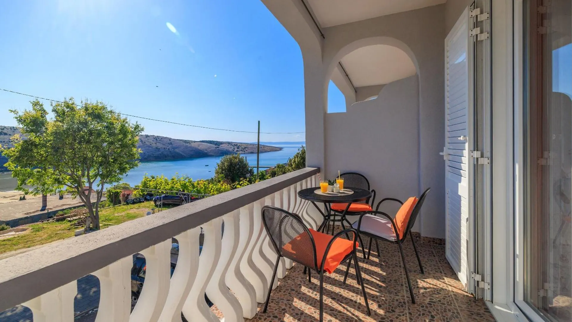Apartments Klara لوبار