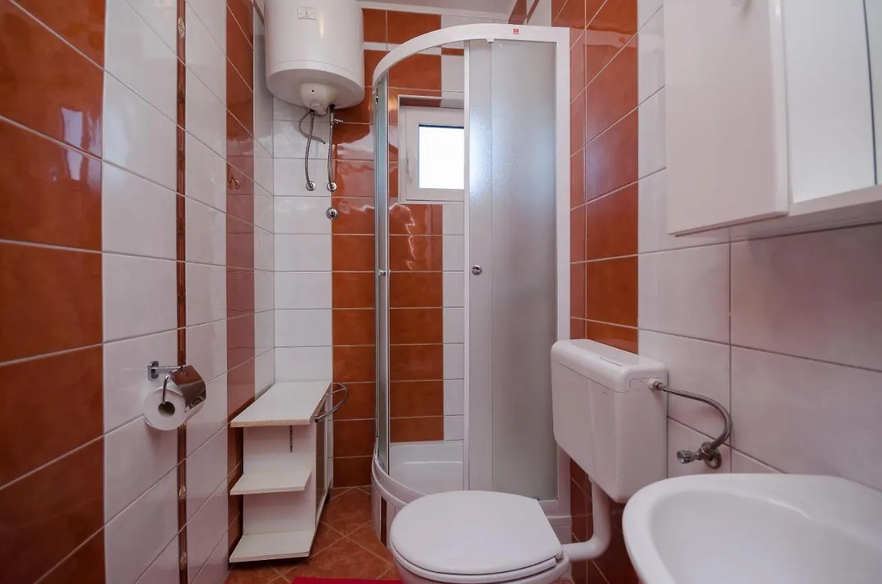 Apartments Klara لوبار 0*,