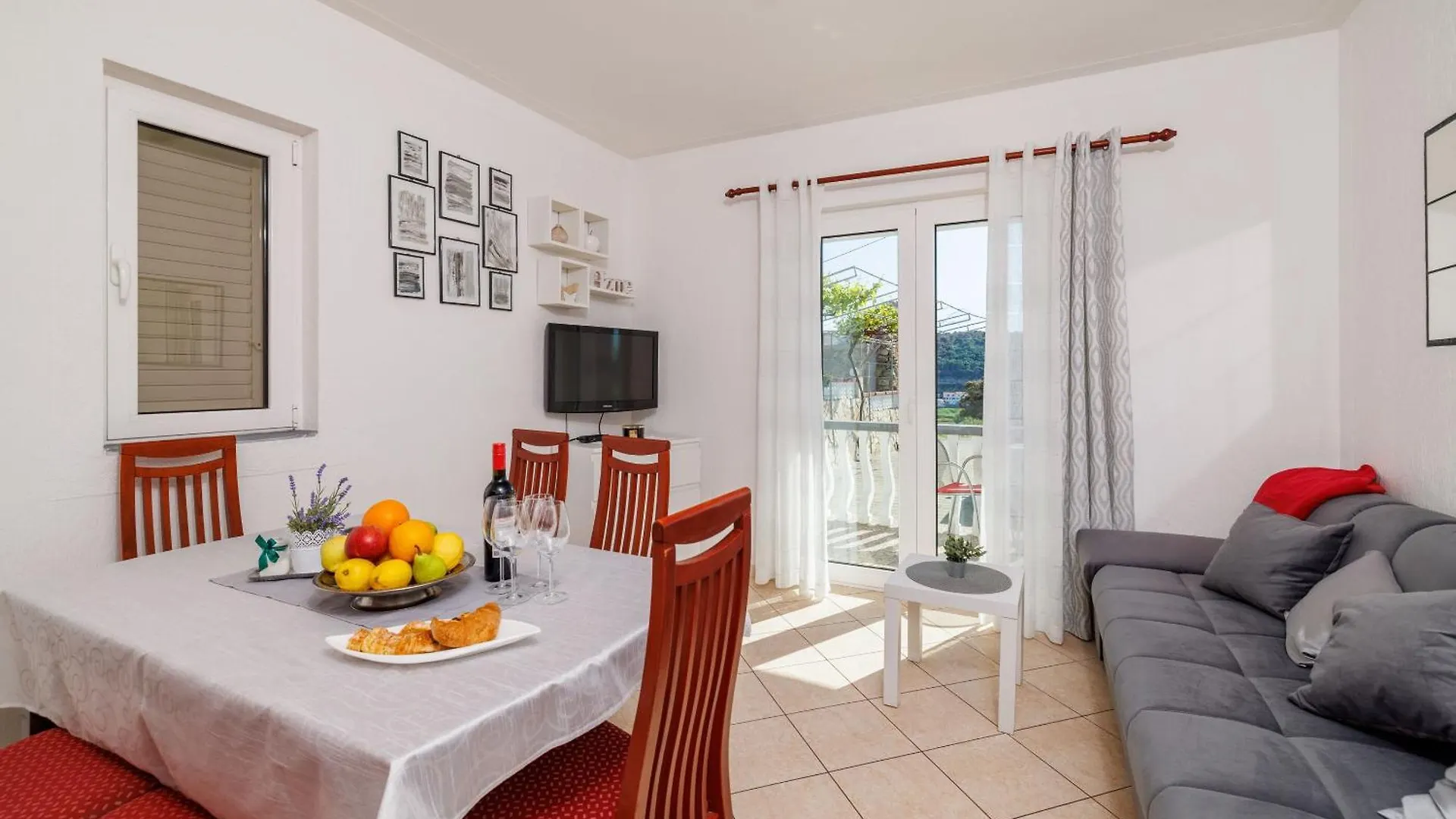 Apartments Klara Lopar